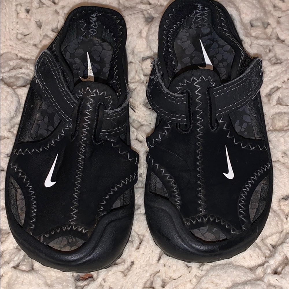 Boys Nike Slip ons